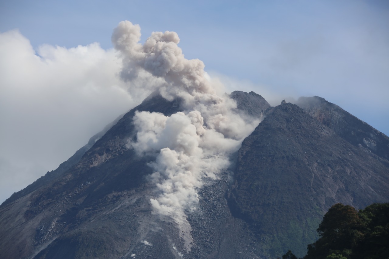 PVMBG:Status Gunung Merapi Diturunkan